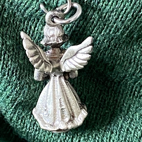 VTG I Creed I STG March Birthday Angel Jonquil Flower Charm - Picture 3 of 9